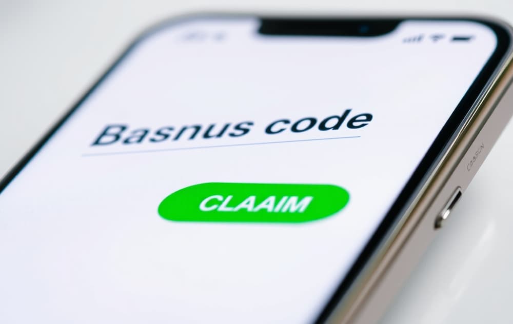 Smarttelefonskjerm med bonuskodefelt og 'CLAIM'-knapp